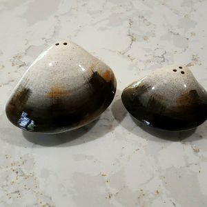 Vintage Clam salt and pepper shakers